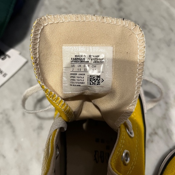 Yellow high-top converse - size 2 (kids) - Picture 2 of 2